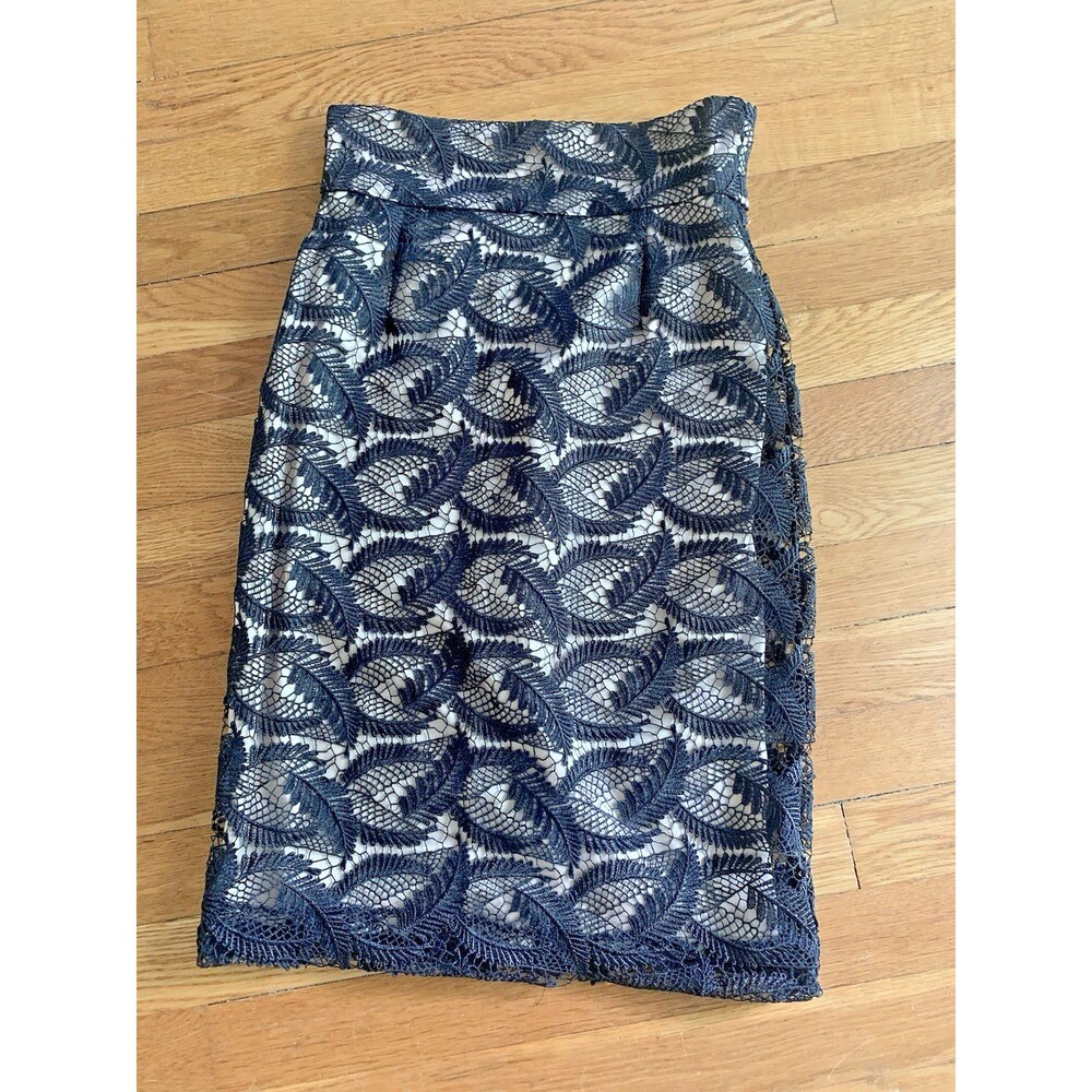 Antonio Melani Pencil Skirt Women's Size 0, Black Lace Metallic Lining Excellent